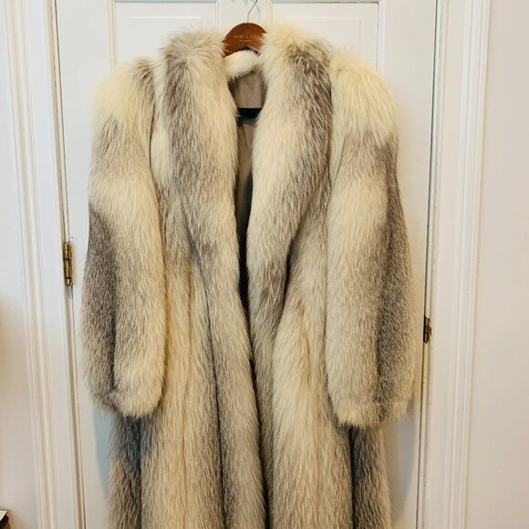 Jackets & Blazers - Incredible Full Length Blue Fox Fur Coat | Beautiful Collar | Stunning White Fur